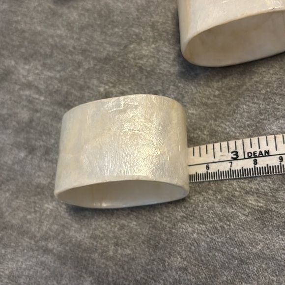 SET OF FOUR Capiz shell napkin rings Elegant Pearlesque Napkin Rings Set cream - Picture 8 of 10